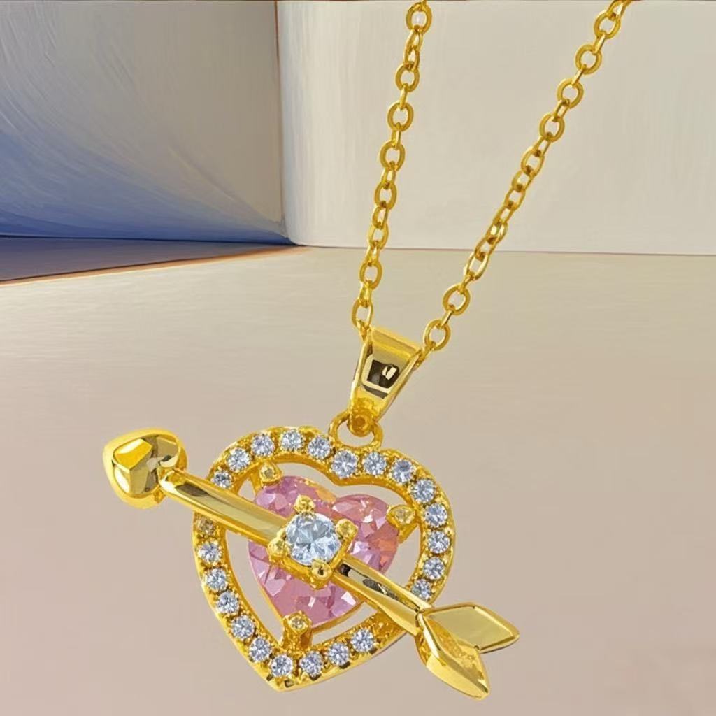 Pfeil durch Herz Anhänger Halskette für Damen, Minimalistischer zarter Schmuck aus Kupfer, Vielseitiger Choker, Valentinstagsgeschenk goldgelb