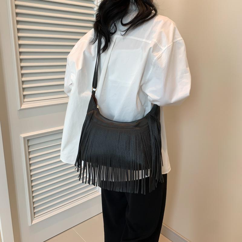 American Personality Design Sense Niche Retro Fringed Bag Women's 2024 Spring Imitation Suede Messenger Bag Niche Shoulder Bag