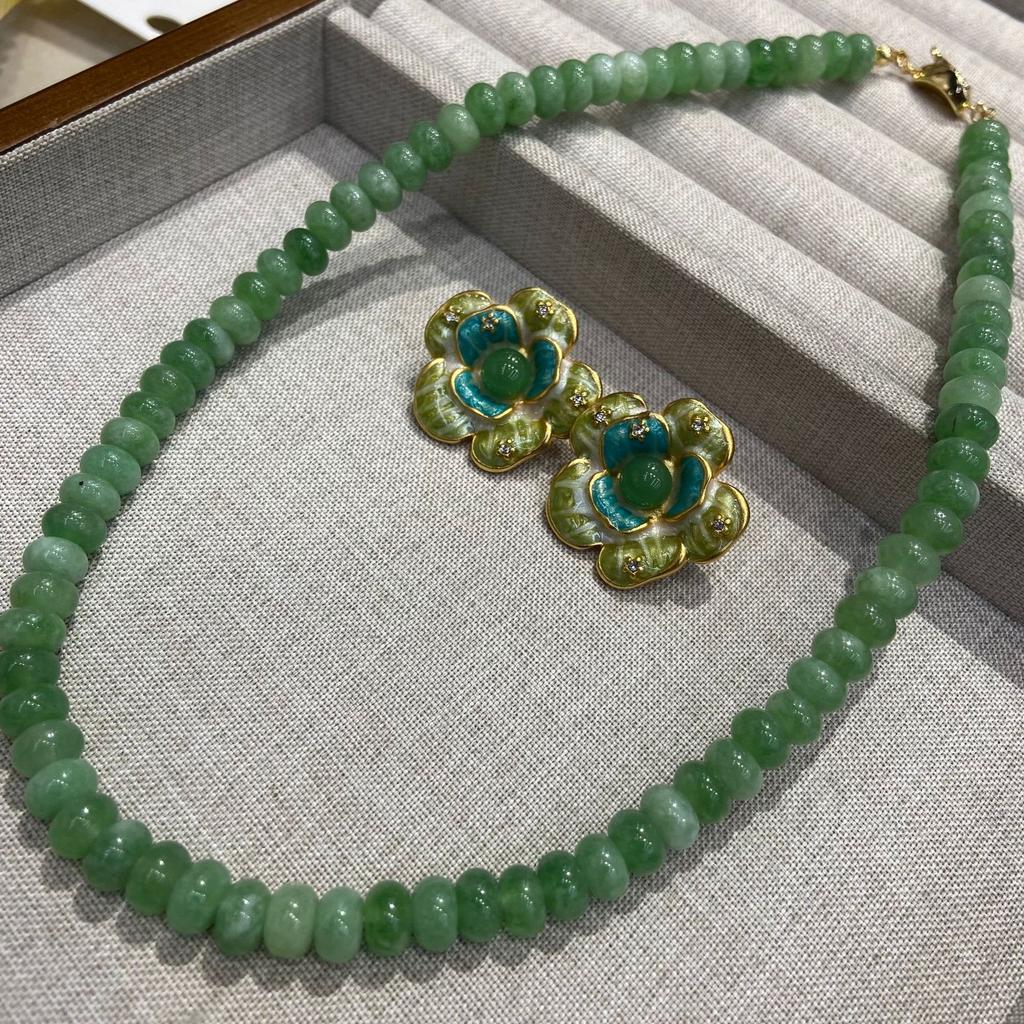 Retro Green Spring And Summer Holiday Necklace Set Love Bubble Gum Green Dongling Natural Stone Beaded Necklace Female