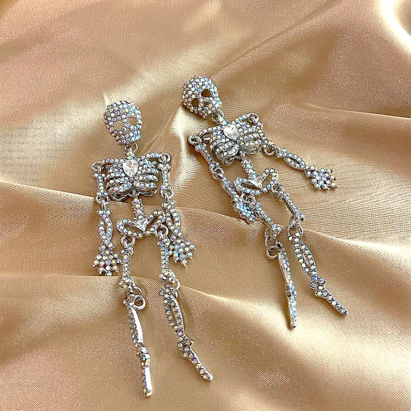 Przesadne Kolczyki Szkielet Czaszki z Diamentami dla Kobiet - Modna Biżuteria na Halloween