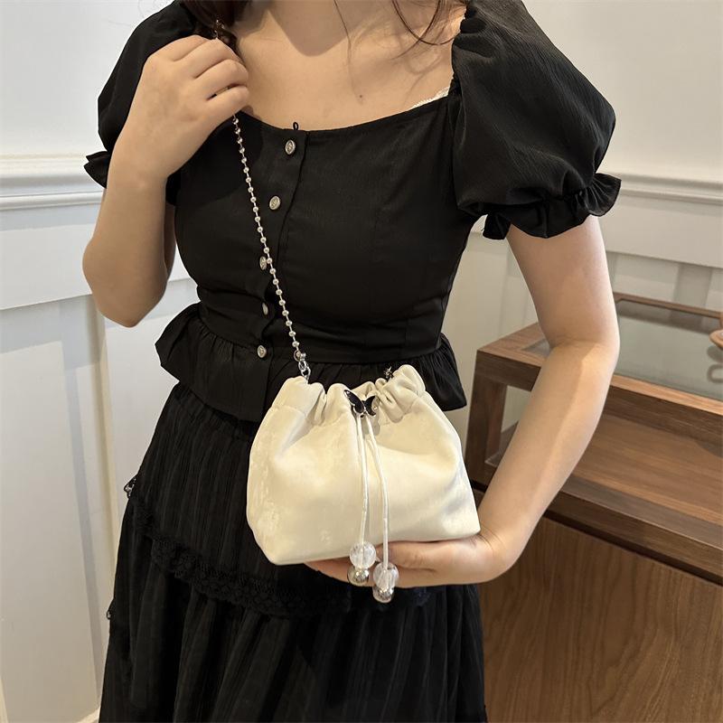 2025 Niche Design Spring and Summer Pleated Bag Retro Hand Bucket Bag Fashionable Foreign Style Chain Shoulder Messenger Bag