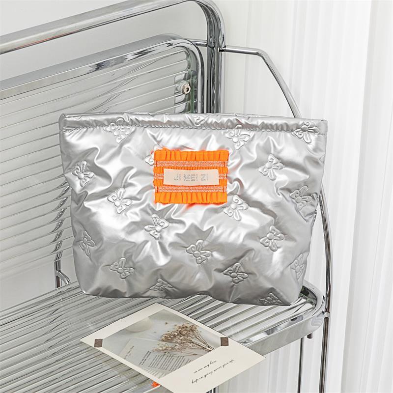 

Cute Quilted Pu Waterproof Hand-Held Cosmetic Bags Large Capacity Travel Portable Toiletry Bag Women Makeup Storage Bags