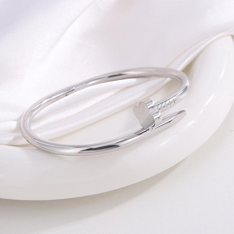 1Pcs Silver Love Bracelet Stainless Steel Heart-shaped Bracelet Women Advanced and Non Fading Titanium Steel Jewelry