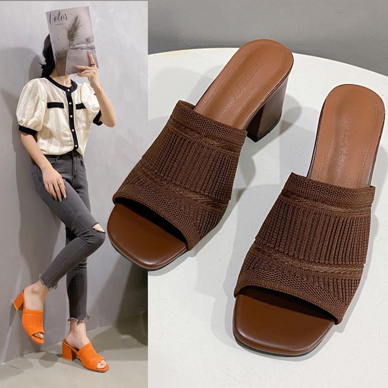 Letní nové velké velikosti fly-woven chladné pantofle na vysokém podpatku pletené prodyšné na silném podpatku módní dámské sandály Pantofle