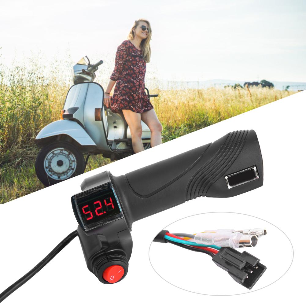 1 paire de poignées d'accélérateur pour vélo électrique avec écran LCD et interrupteur d'alimentation numérique pour la tension de la batterie.