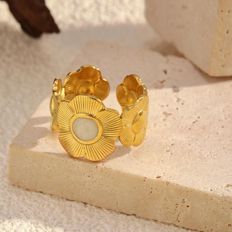 Chenhe jewelry women's high-end stainless steel flowers do not fade jewelry light luxury gold opening titanium steel ring