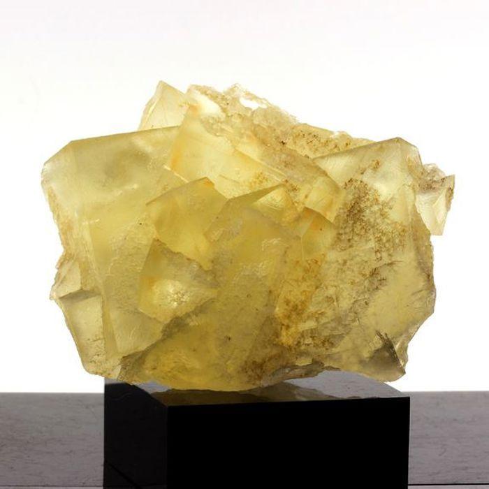 Pierres et Minéraux. Fluorite. 1337.0 ct. Arbouet, Pyrénées-Atlantiques, France..