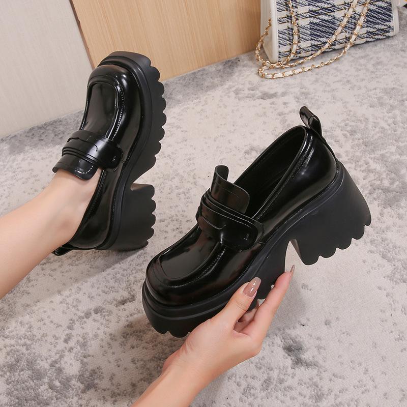 

Мокасины женские в британском стиле кожаные туфли-муффины на платформе лакированная кожа с одной педалью универсальные маленькие кожаные туфли 38 чёрный