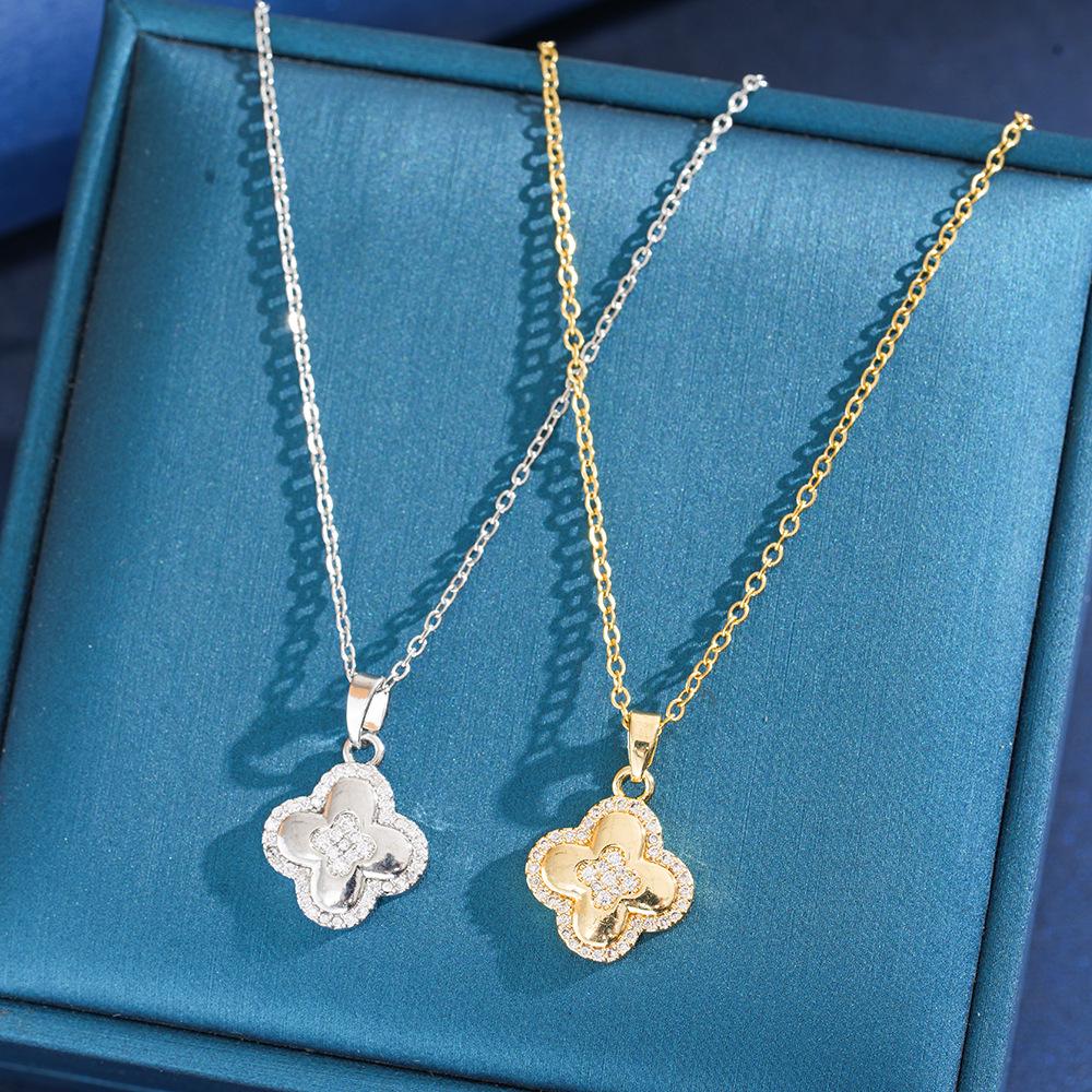 Luxurious Four-Leaf Clover Necklace for Women – Gorgeous Diamond Pendant, Colorfast Titanium Steel.