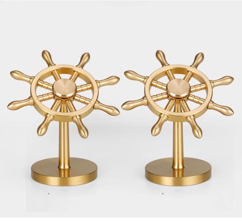 Ornement Spinner Roue de Navire en Laiton Rotatif - Décoration de Bureau en Métal & Cadeau