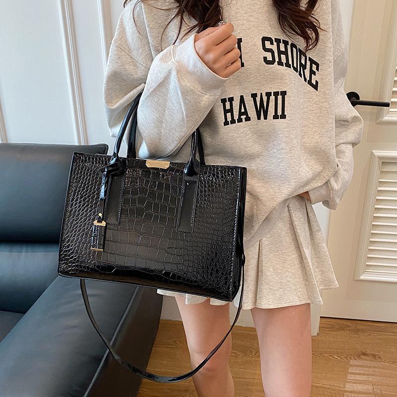 Luxury Crocodile Pattern PU Leather Shoulder Bag for Women Large Capacity Top-Handle Crossbody Tote Sac