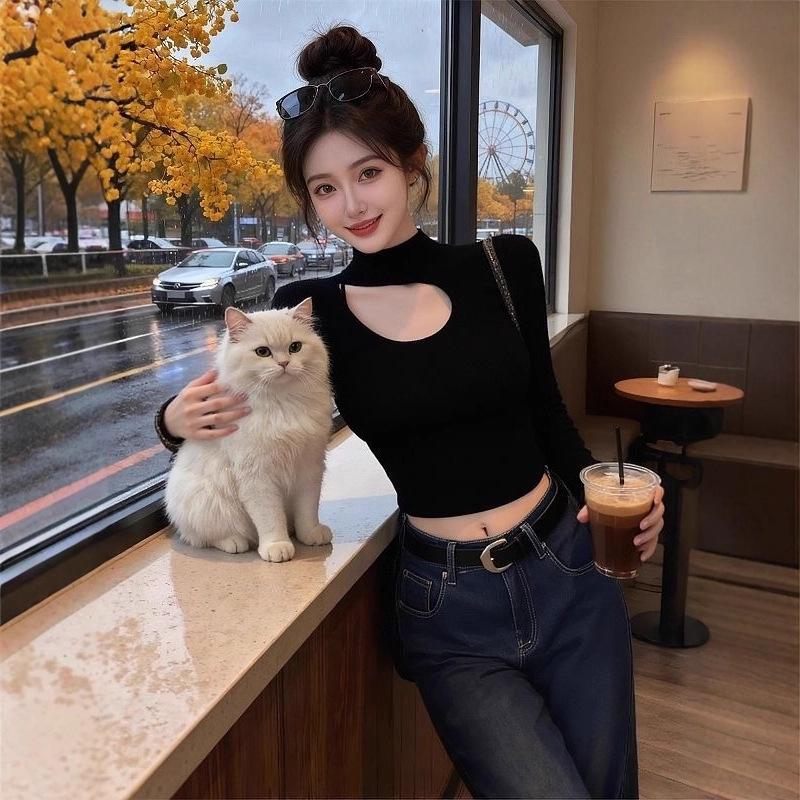 

Black Hollowed-out Knit Halter Top for Women - Autumn/Winter Slim-fit High Neck Collarbone Style Medium