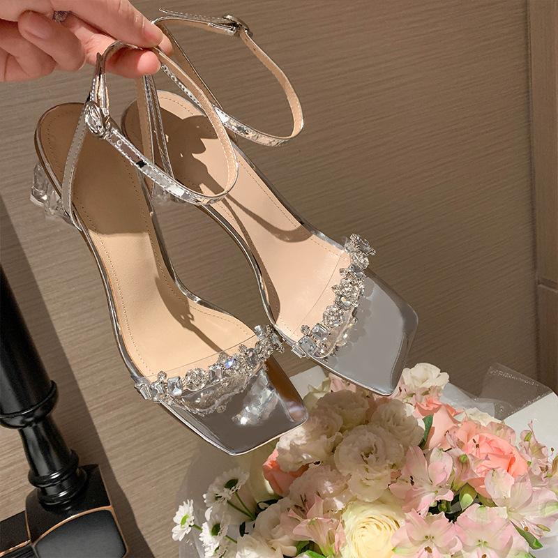 

Сбежавшая принцесса~! BING слово стразами с кристаллами толстый каблук открытый носок квадратный носок серебристые сандалии сказочные высокие каблуки 40