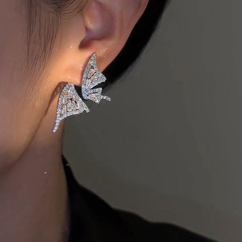 Butterfly wings, a pair of earrings, super flash temperament light luxury stud earrings, personalized Internet celebrity earrings of the same style