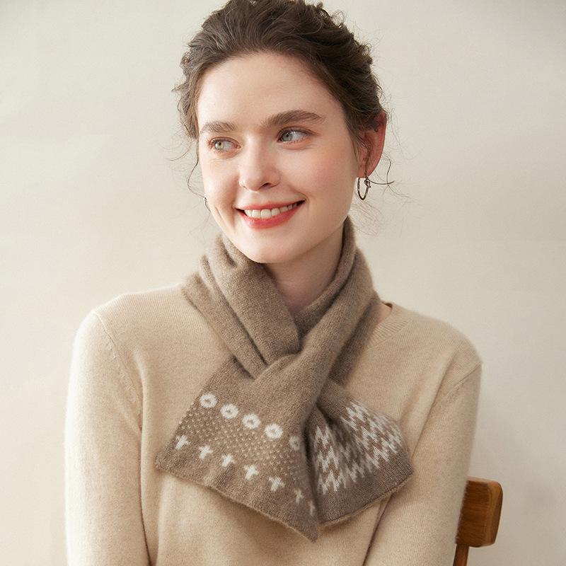 Soft and Smooth Skin-Friendly Knit Cashmere Scarf with Jacquard Detail 78x18
