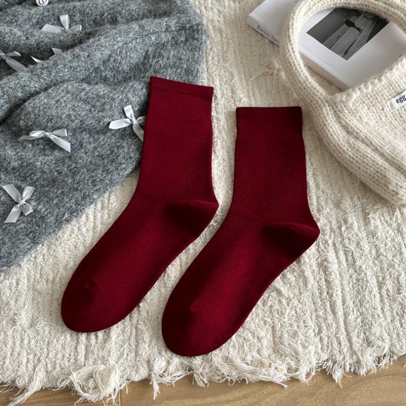 Ladies Autumn and Winter Fashion Simple Sports Leisure All Match Stripe Boneless In The Tube Pile Socks
