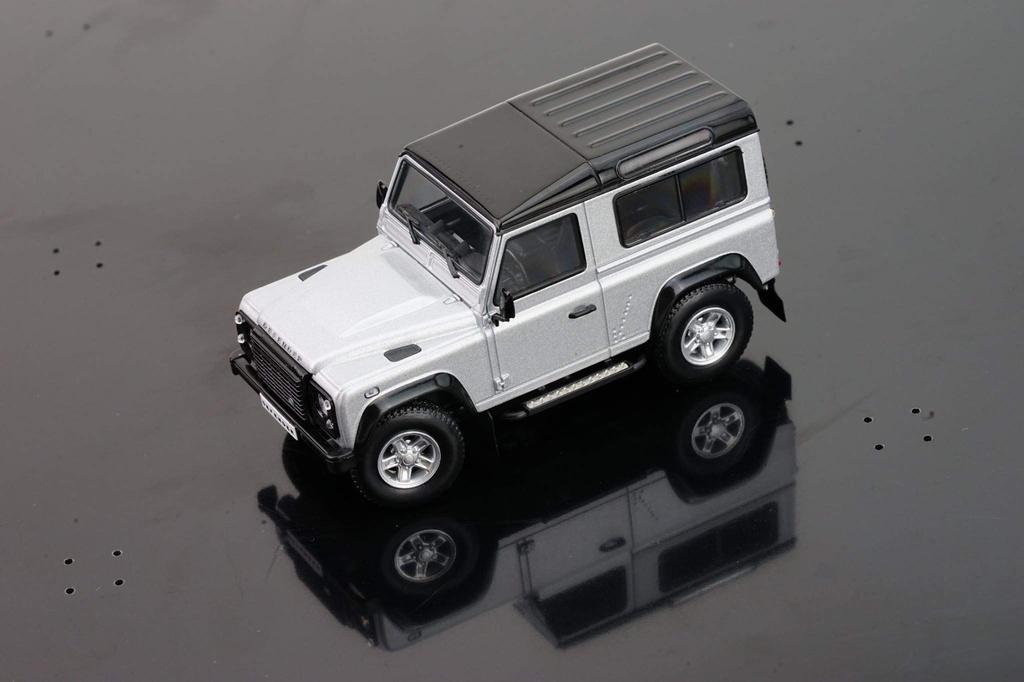 Almost Real Land Rover Defender Silver Scale Complete Diecast Car 410207 1990-2014 - 1/43