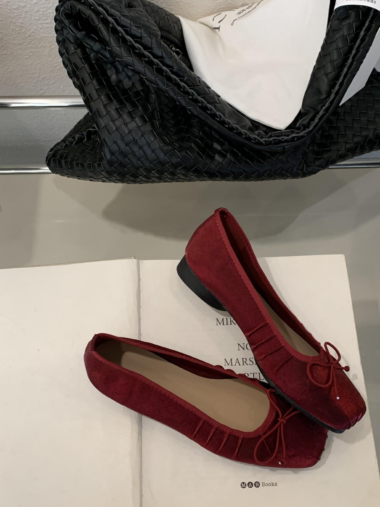 

Flat red single shoes women s shoes French satin ballet gentle evening shoes 2025 spring and autumn new one pedal 39 красный