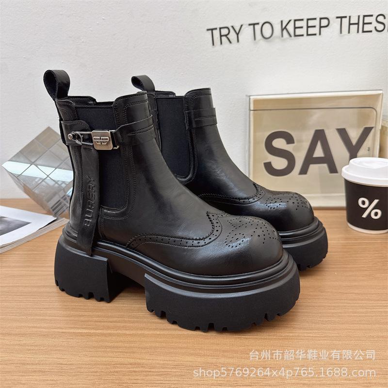 European Station Platform Sleeve Retro Thick Heel British Style Women's Boots 2025 Autumn and Winter New Velvet Heightening Martin Boots