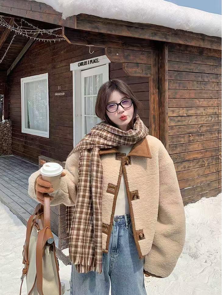 Double-Sided Women's Faux Suede and Lambswool Jacket - Fall/Winter 2025 Style