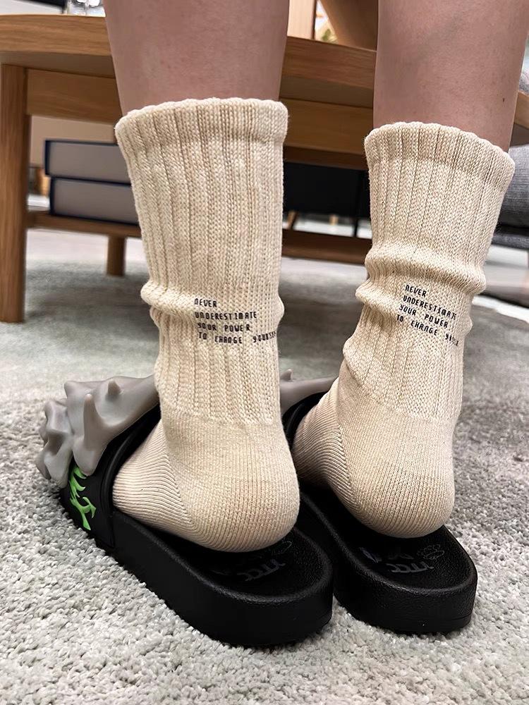 Trendige japanische verdickte Sportsocken für mittlere Wadenlänge - Einfarbige reine Baumwolle für Damen & Herren, Retro-Stil für Arbeitskleidung