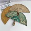 Handgefertigter Fächer aus Strohweben, natürliches Seegras, Raffia-Handfächer, halbrund, gewebtes Palmblatt, Handfächer, Sommer-Kühlfächer, Hochzeits-Party-Dekoration