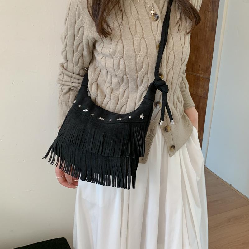 Retro tassel bag women's fashion casual foreign style shoulder messenger bag personalized rivet dumpling bag