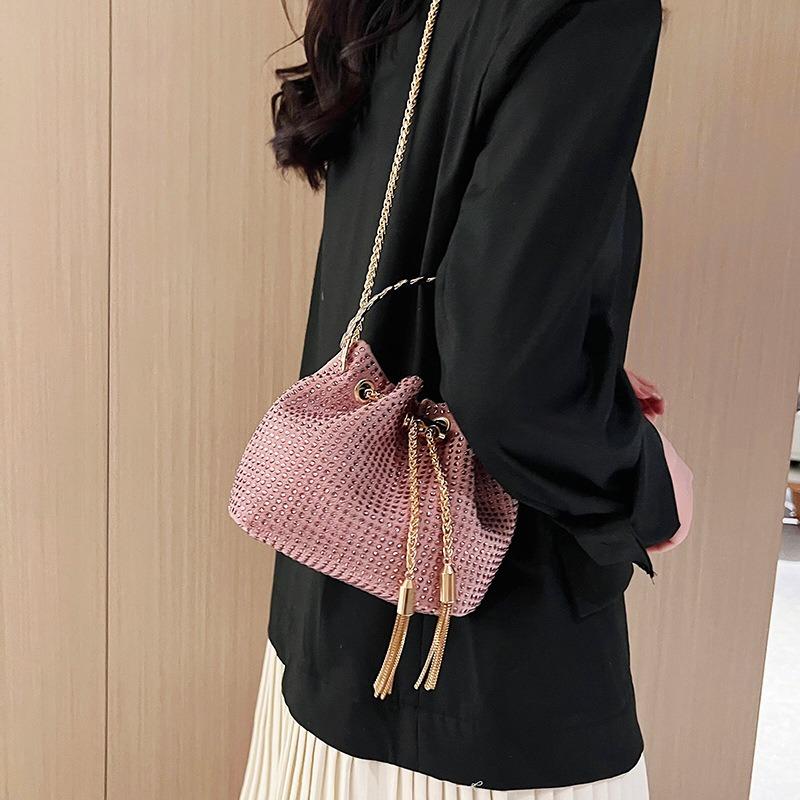 Women's niche temperament messenger bag ersatile diamond chain portable bucket bag ide dinner bag