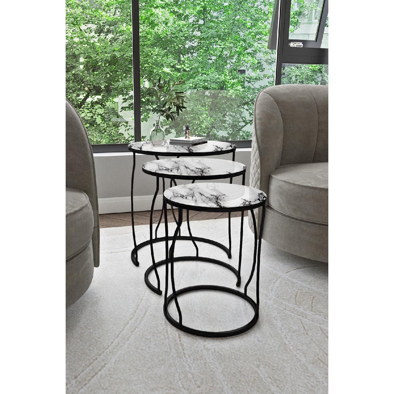 

3-местный журнальный столик Rya с черными ножками, небьющееся стекло с белым мраморным рисунком