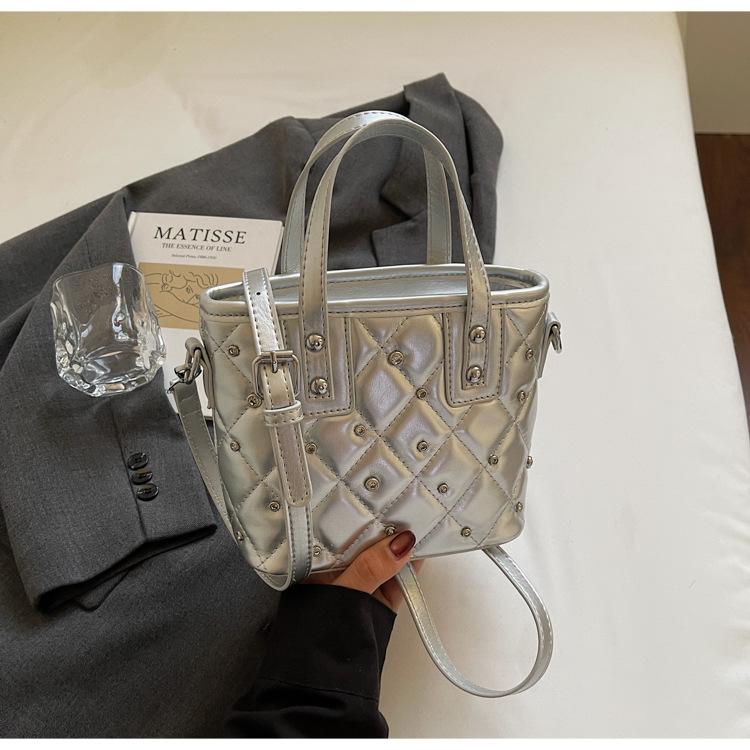 Korean version of bright diamond diamond bucket bag women's 2025 summer new fashion foreign style shoulder bag high value messenger bag