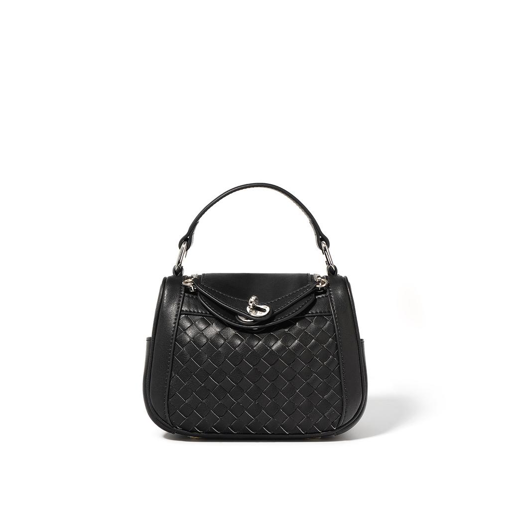 New Small and Exquisite Daily Woven Bag Soft Leather Fashionable and Simple Commuting Leather Premium Messenger Bag
