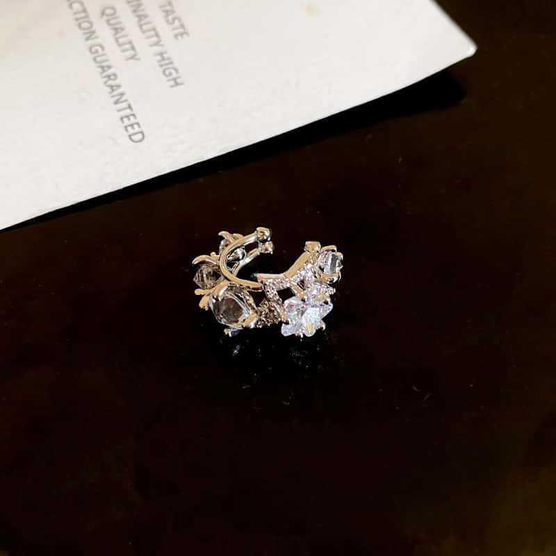 High-End Rhinestone Star Ear Clips for Women – Versatile, Elegant, No Piercings Needed