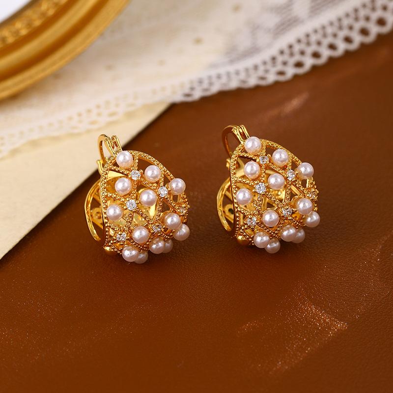 

Модные серьги-подвески для женщин золотой