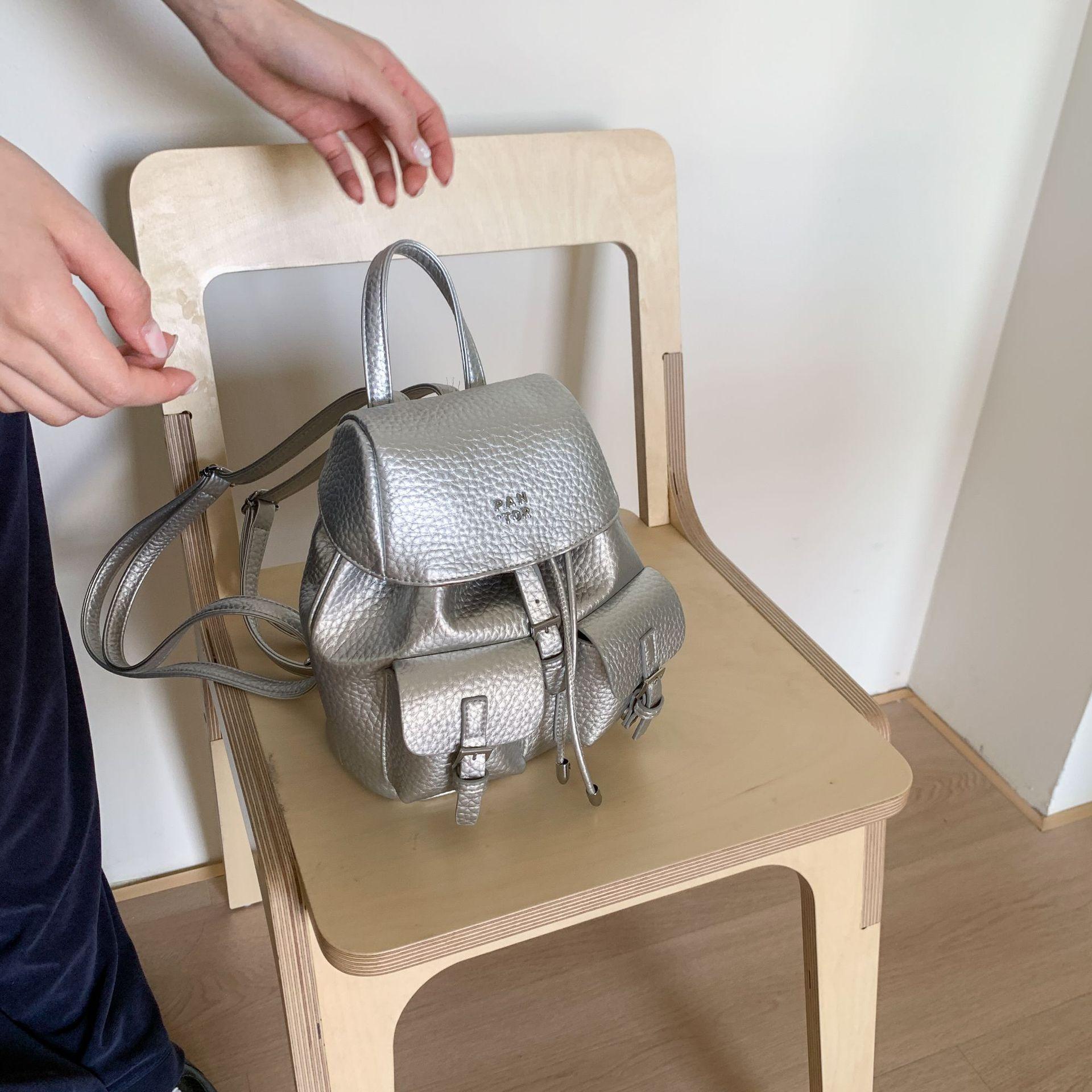 

Премиальный сенс универсальный рюкзак 2025 весна и лето новая легкая дорожная сумка нишевый дизайн сумка-ведро серебряный