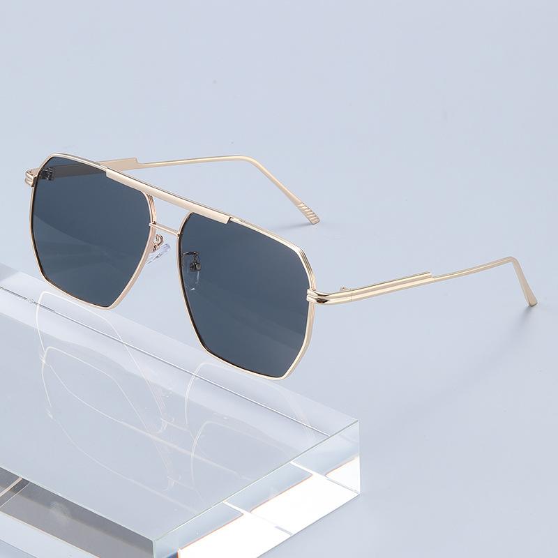 New Fashion Metal Sunglasses New Double-Bridge Retro Eyewear Minimalist Oversized Frames Unisex Classic Driving Shades