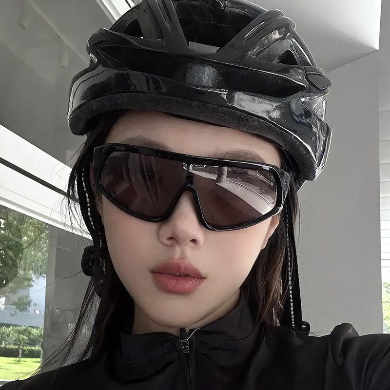Punk Style Men Sunglasses New Fashion Windproof Mountaineering Woman Sun Glasses Bicycling Hiking Men Sunglass