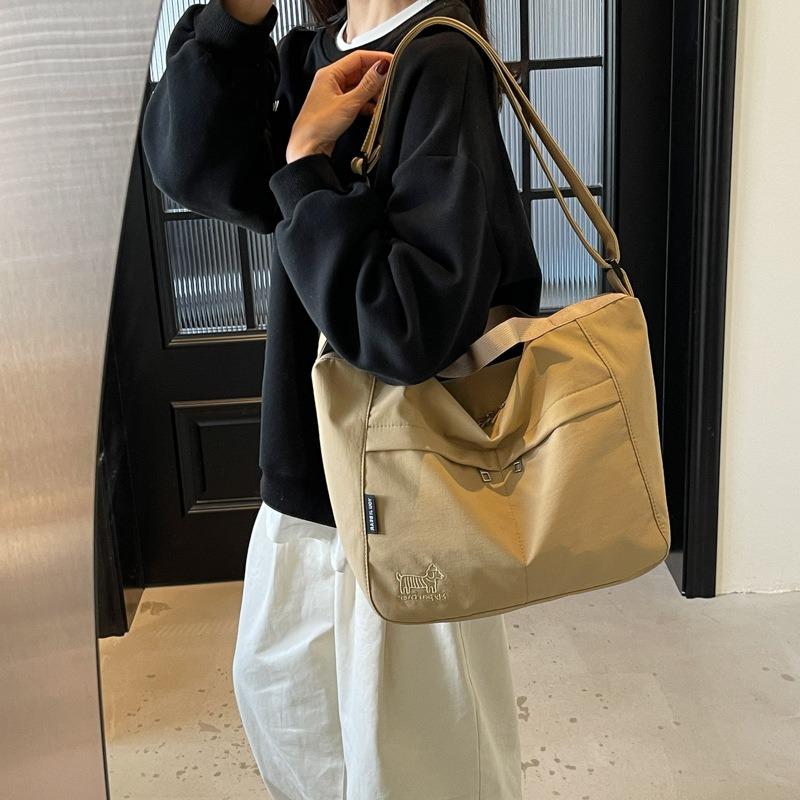 Lazy wind large-capacity bag women's new versatile shoulder messenger bag casual commuter dumpling bag