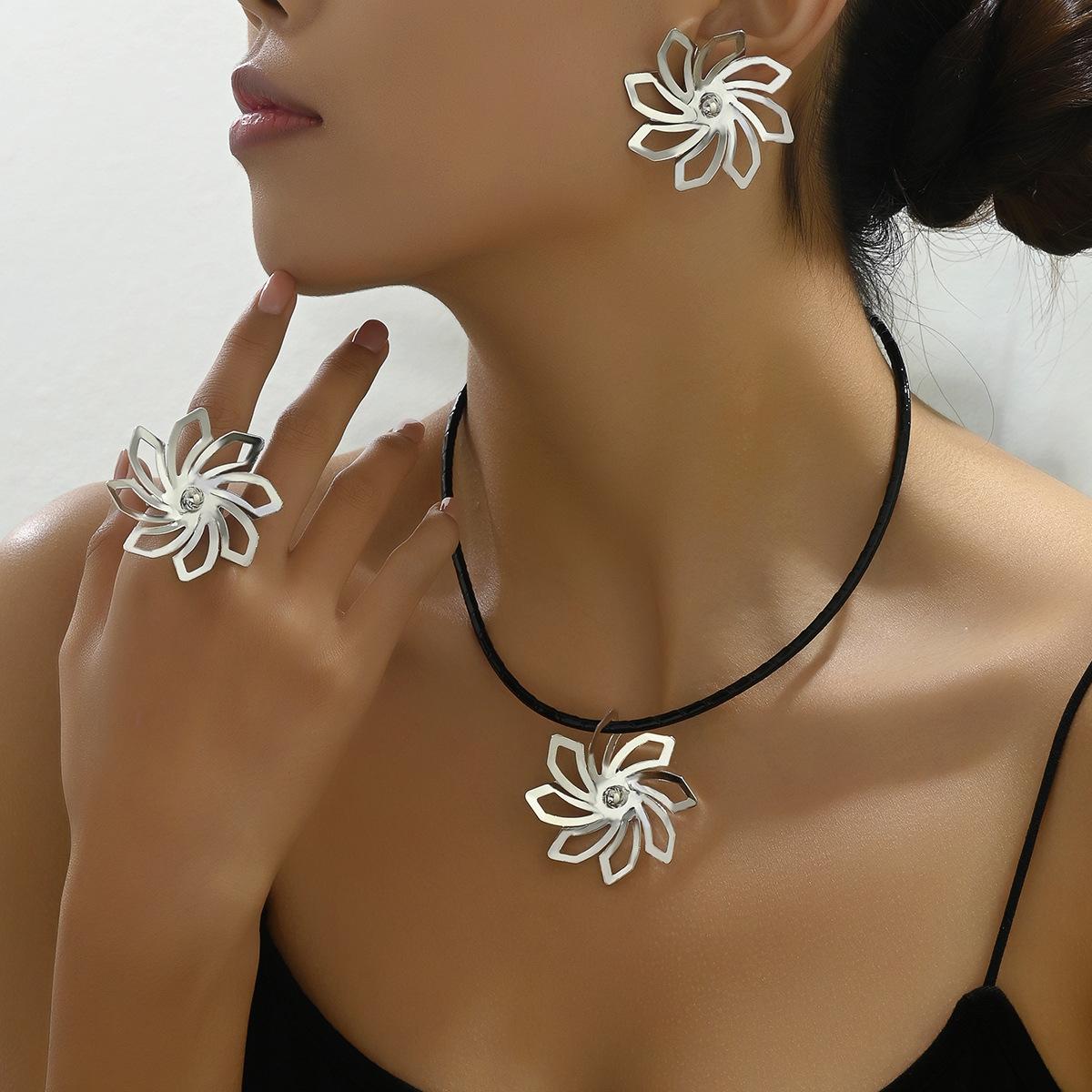 

Новые модные женские серьги-гвоздики, набор колец на указательный палец, хип-хоп ожерелье с вращающимися цветами, универсальные украшения