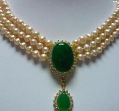 Collar con Colgante de Perla Rosa, Esmeralda, Jade y Cristal de 3 Hileras
