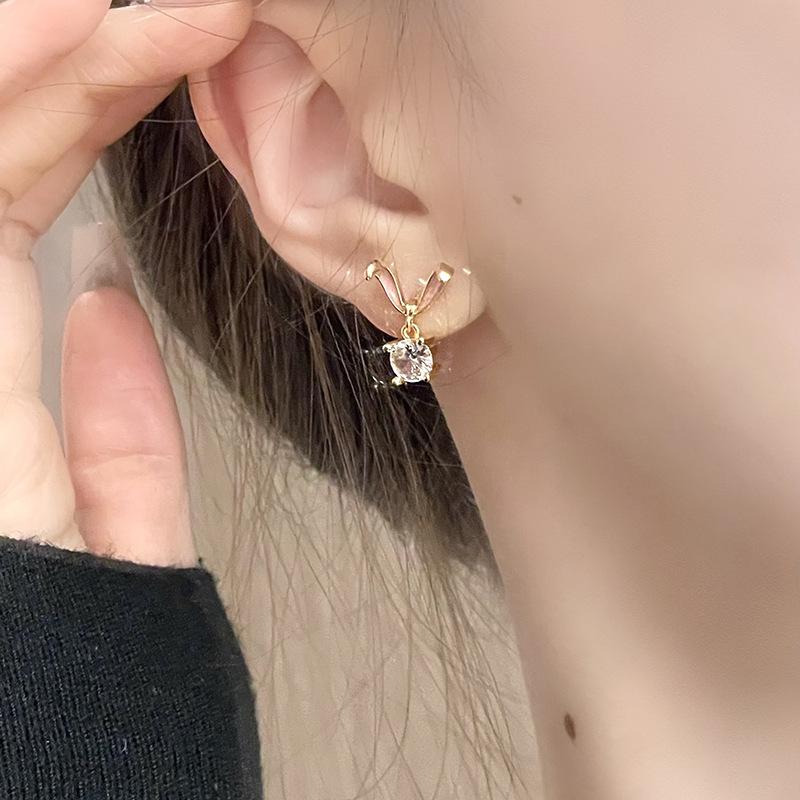 Rabbit Stud Earrings Year Of The Rabbit Zircon Niche Design Earrings Female Cute Simple Personality Rabbit Ears New Year Earrings