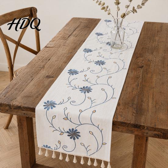 High Quality Embroidered Table Linen Floral Runner Elegant Dining Cover White Rustic Scratch Resistant Runner with Tassels for Home Wedding