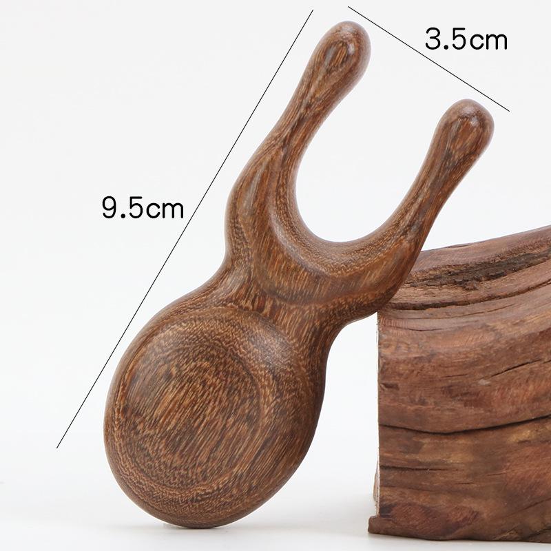 

Набор массажной расчески и скребка для носа из золотого сандала