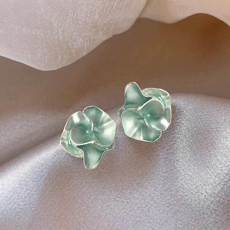 Exquisite Luxury Camellia Stud Earrings: Elegant, Stylish, and On-Trend