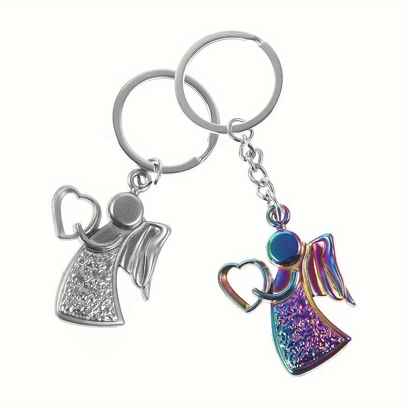 1ks Roztomilá andělská klíčenka s křídly, Kreslený anděl držící lásku klíčenka, Výroční dárek pro páry, Přívěsek na tašku