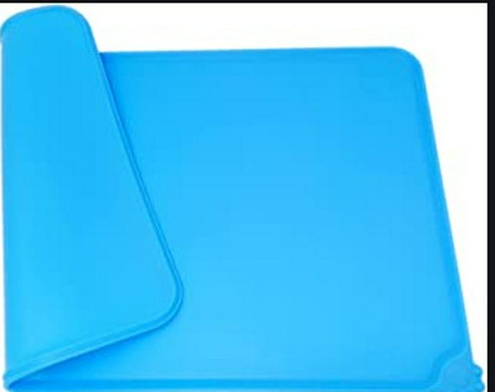 Large Silicone Pet Feeding Mat - Easy Clean, Non-Slip, Waterproof, Foldable for Cats & Dogs