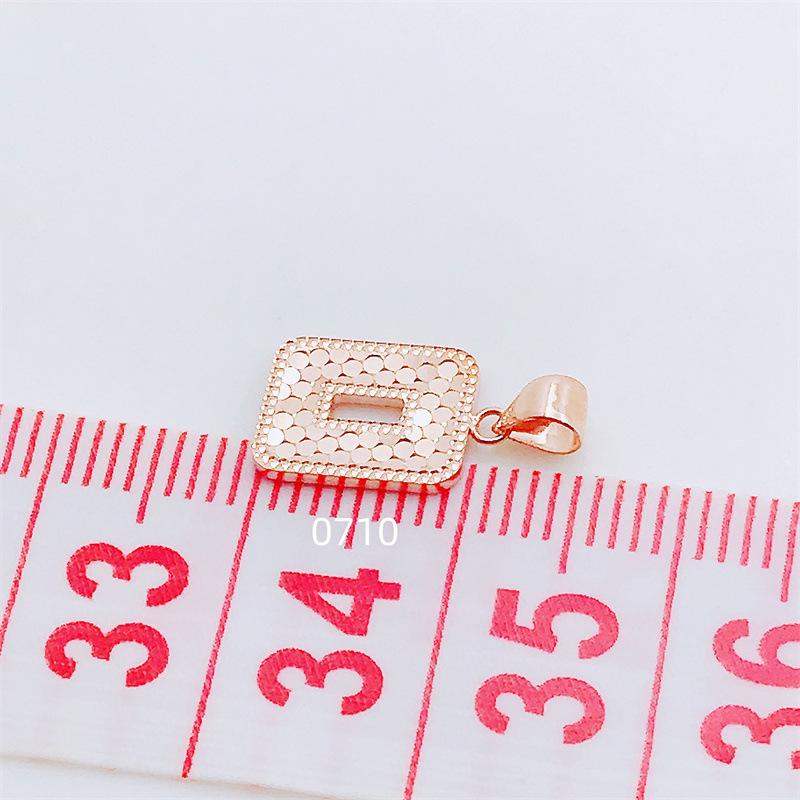 Exquisite Russian 585 Purple Gold Hollow Square Dragon Scale Pendant Fashionable Rose Gold-Plated Dancing Collarbone Chain