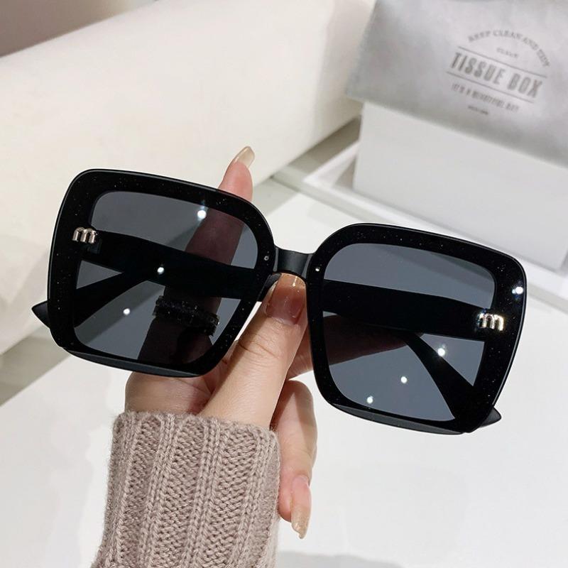 

Square Gradient Frameless Sunglasses for Women Beach Fashion Anti Radiation Shades UV400