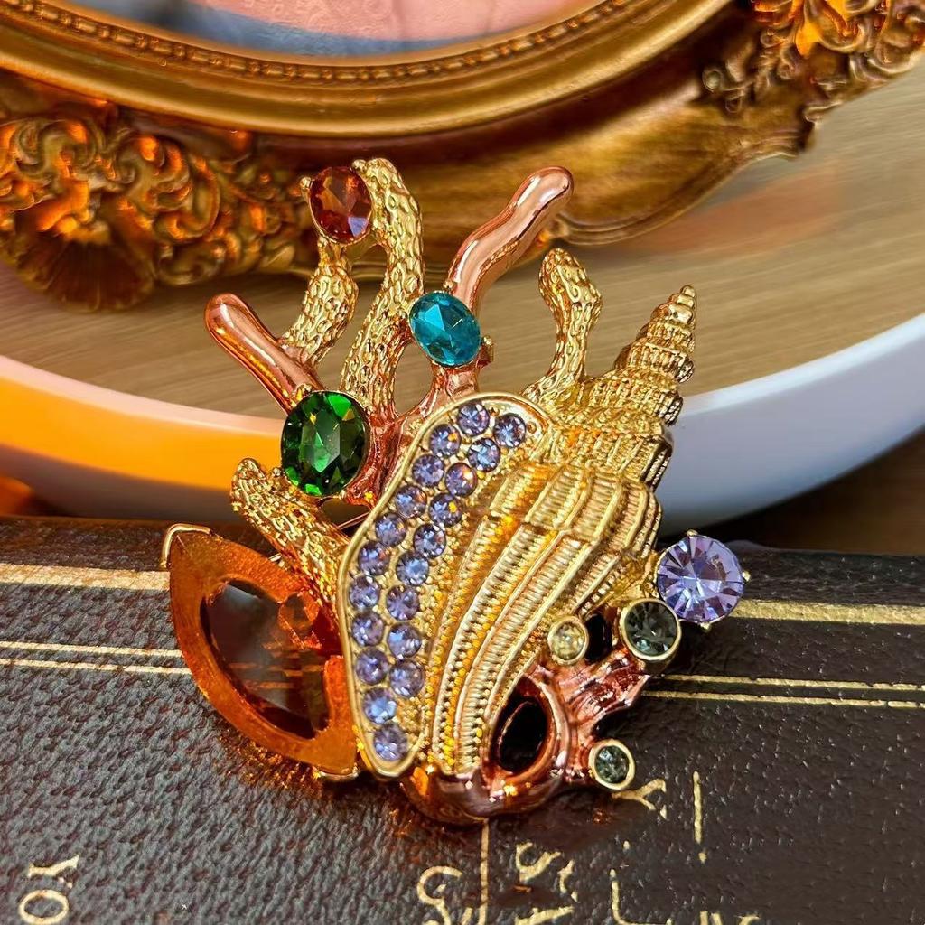Vintage Classic Women Men Heavy Industry Crystal Brooch Badgeds Middle Style Unisex Rhinestone Exquisite Pin Accessories Gift