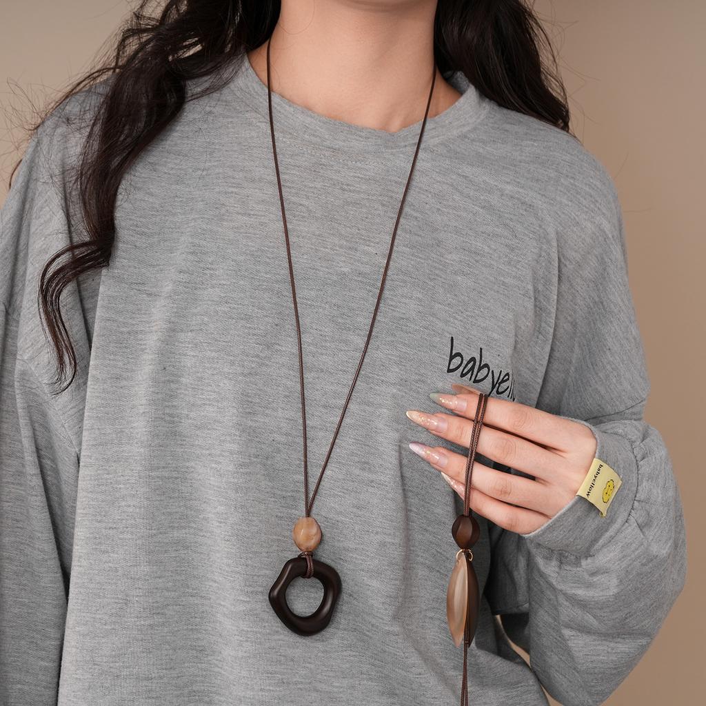 Vintage Resin Wood Pendant Necklaces for Women Brown Irregular Hollow Square Sweater Chain Adjustable Rope Neck Chain Jewelry F
