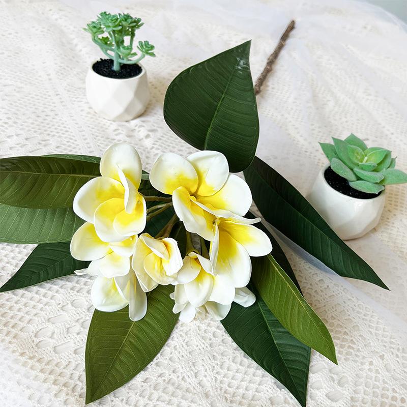 

Artificial Frangipani Flower with Long Stems Lifelike Real Touch Artificial Plumeria Flower for Home Party Wedding Bouquet Decor бежевый